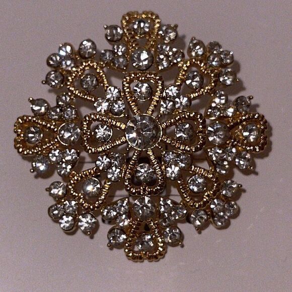 New not in box Charter Club flower crystal rhinestone gold tone brooch - Picture 1 of 4